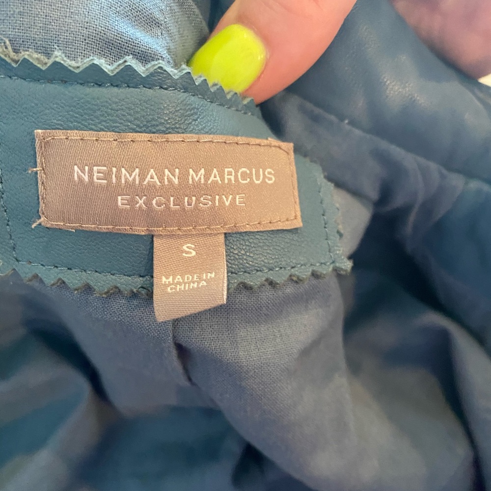 Neiman Marcus 100% leather blue jacket! - Picture 4 of 7